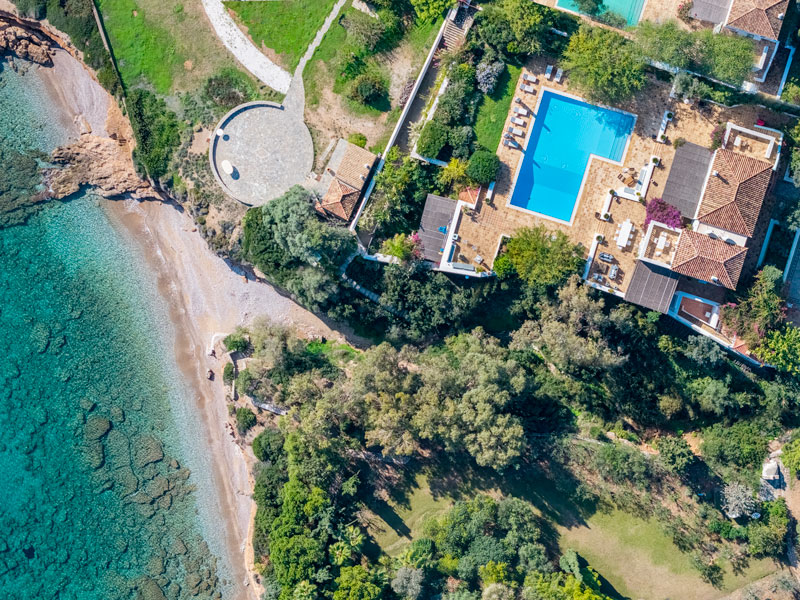 VACATION HOMES AND PRIVATE ISLANDS